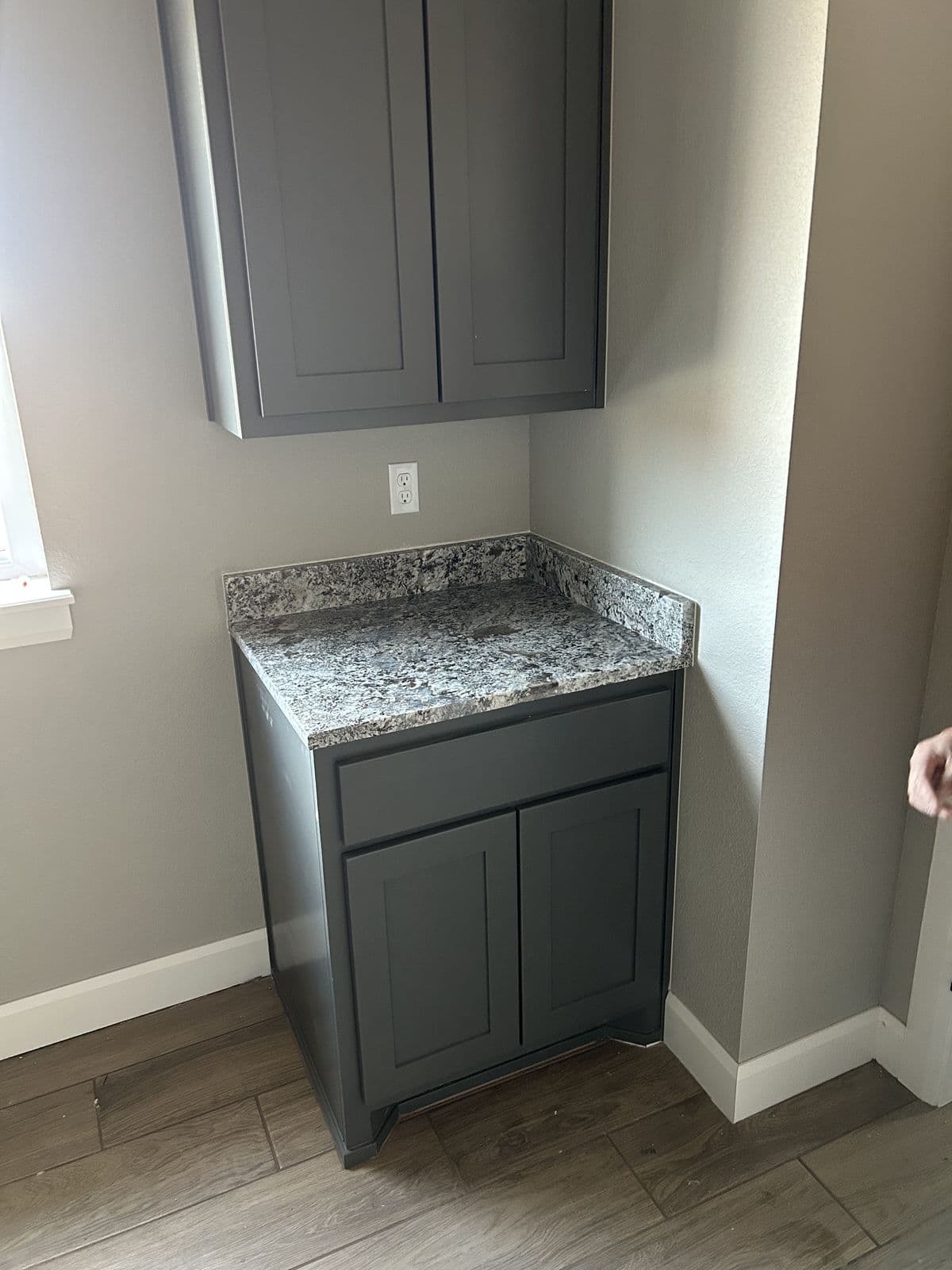 Gray cabinet kitchen with granite